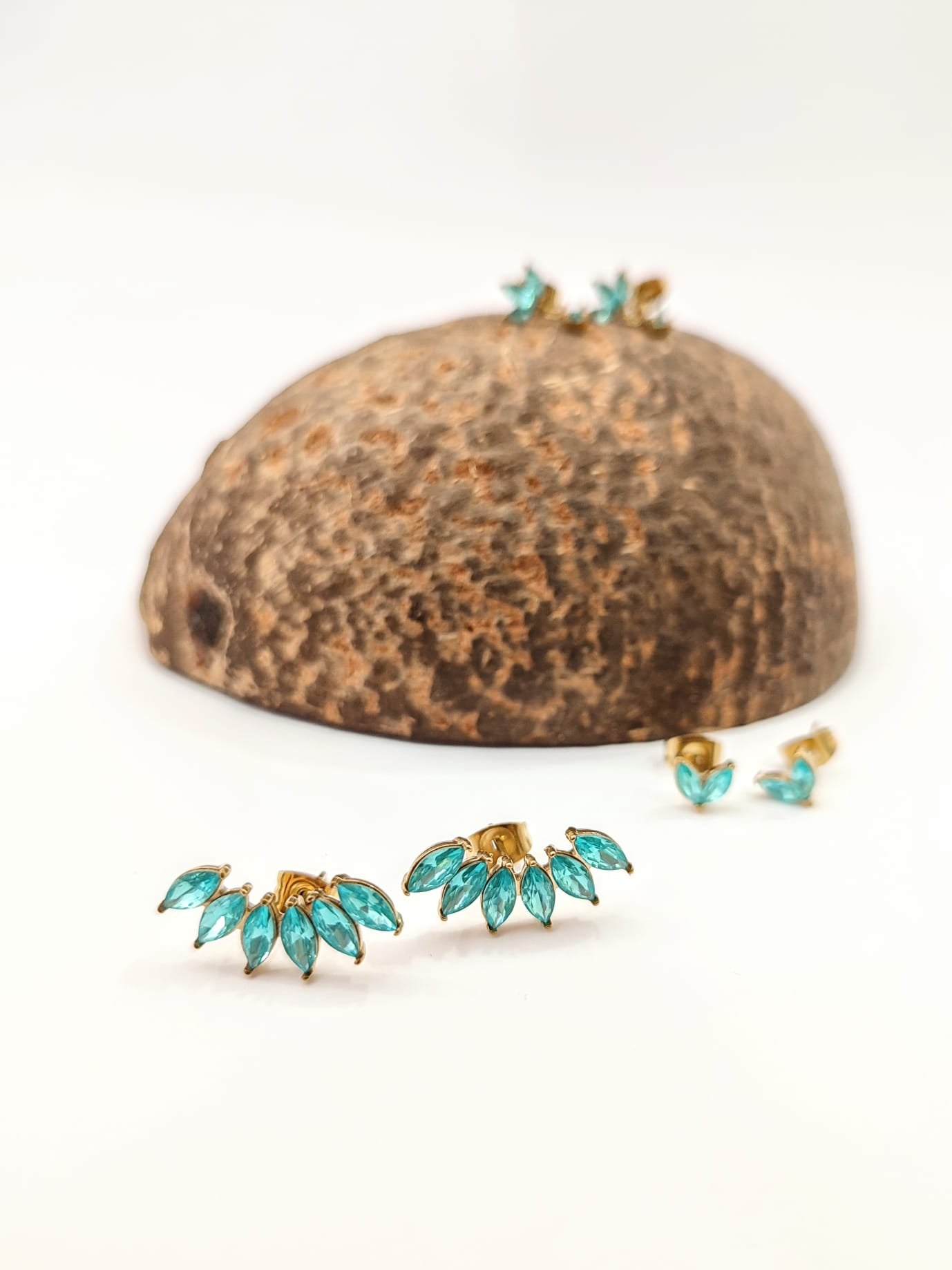 Brincos Ear Cuff com Pedras Sintéticas