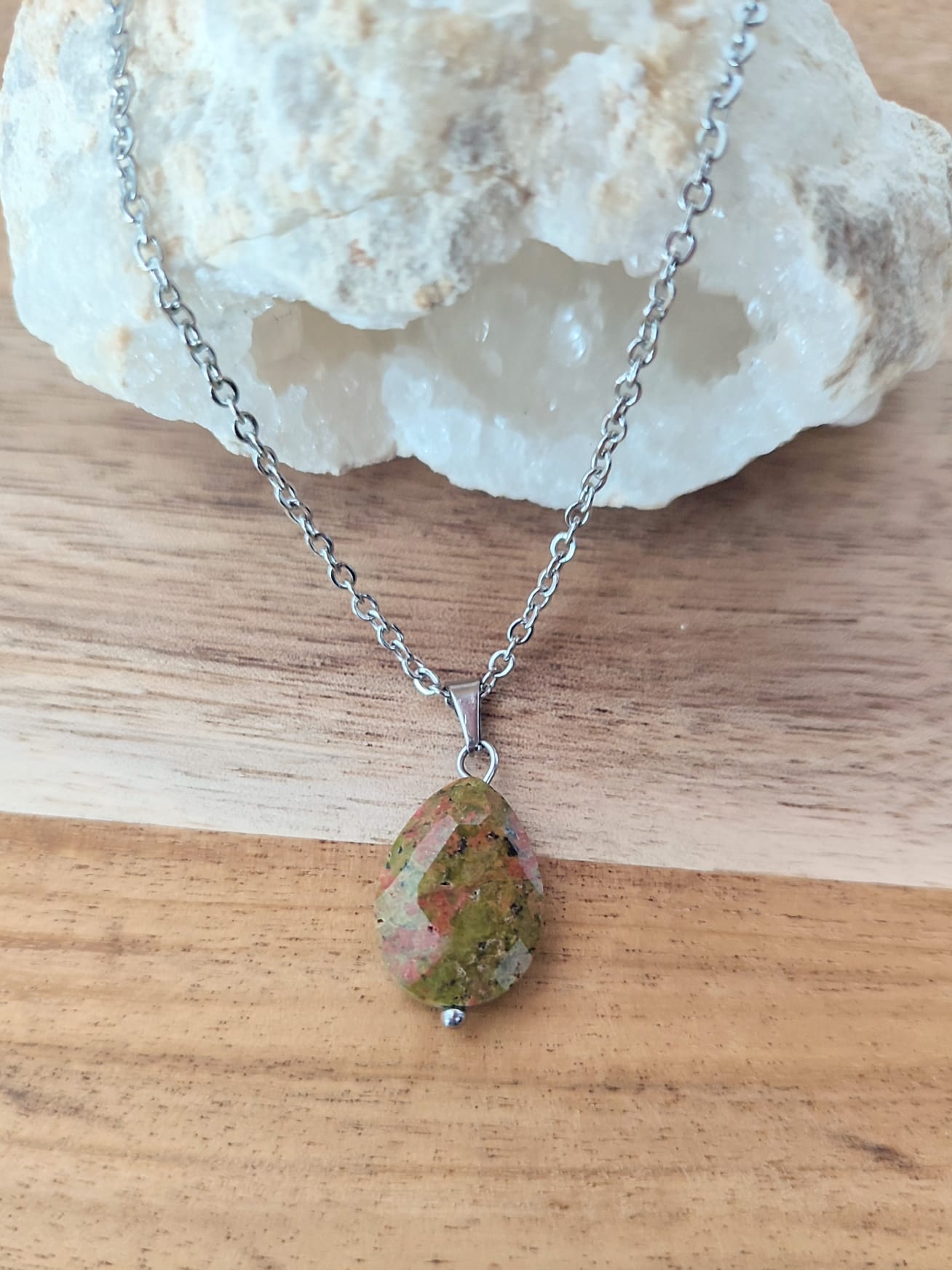 Colar Lagrima em Unakite