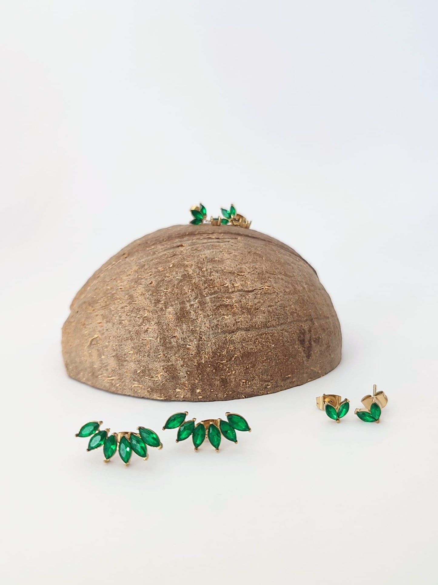 Brincos Ear Cuff com Pedras Sintéticas