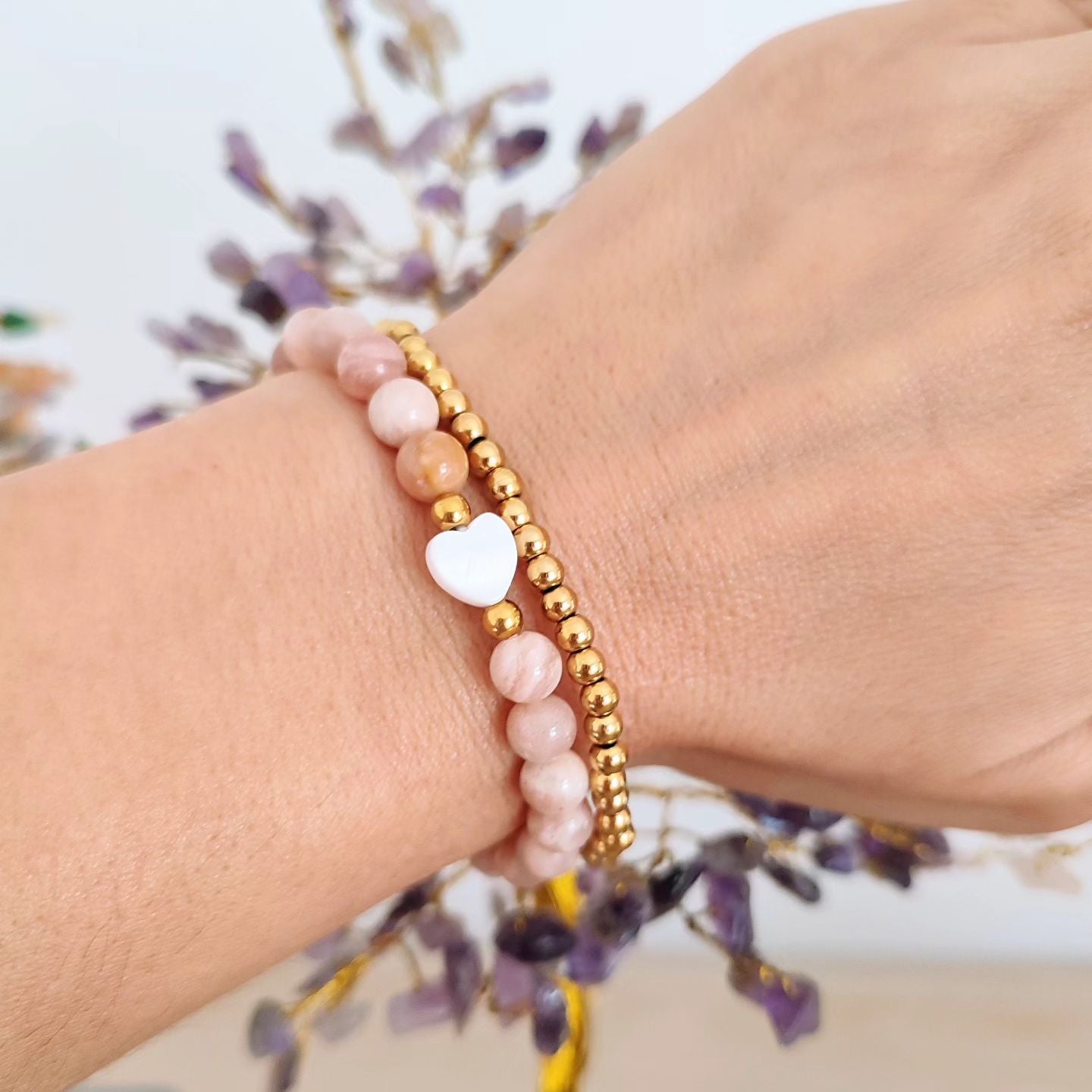 Pulseira com Coração Madrepérola e personalizada com pedras naturais